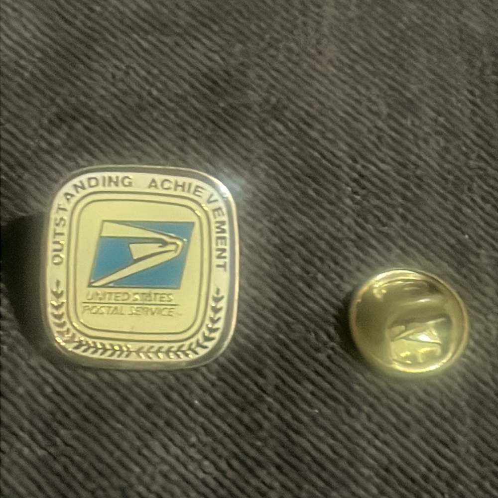 Unisex USPS SERVICE PIN United States Postal Service OUTSTANDING ACHIEVEMENT vtg - Picture 2 of 6